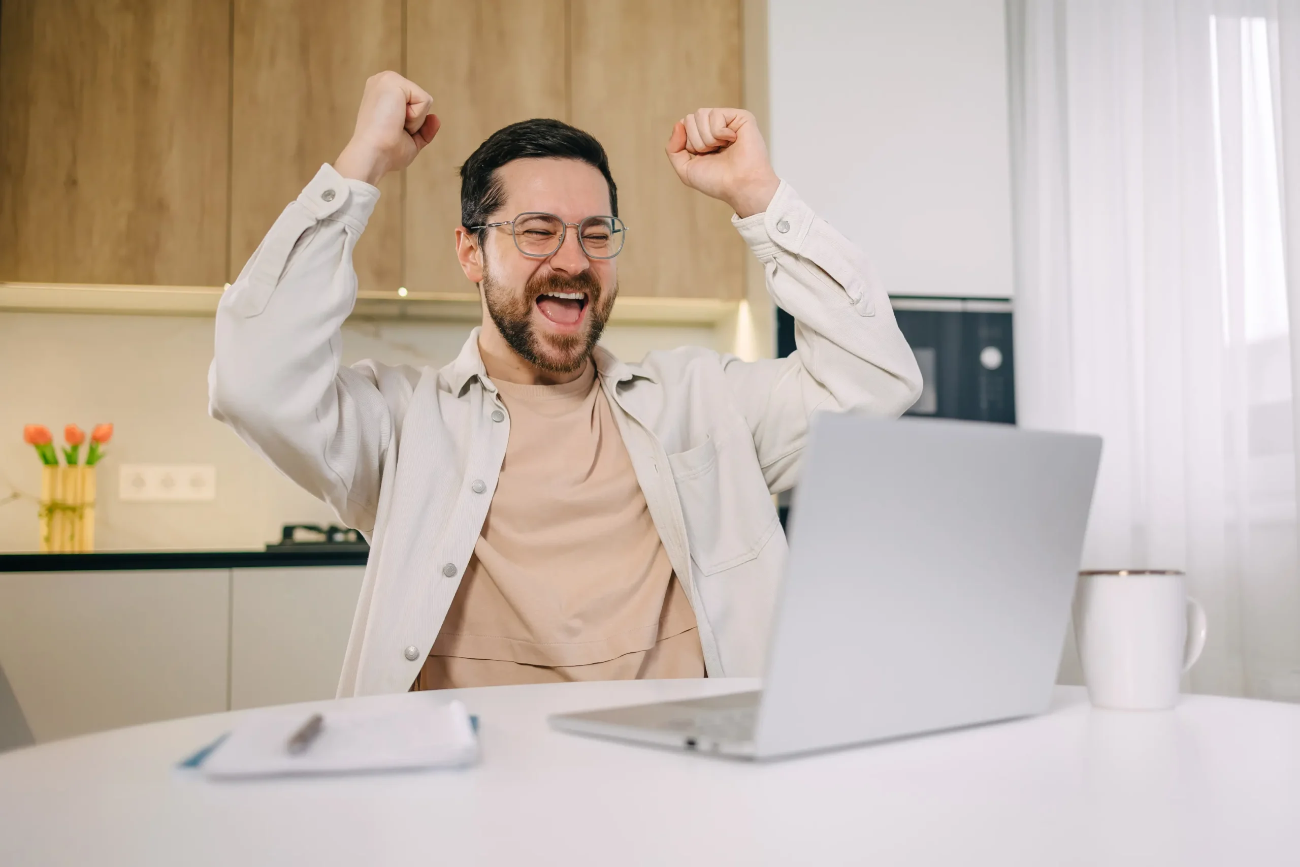 afbeelding van een man die resultaat met linkbuilding behaalt