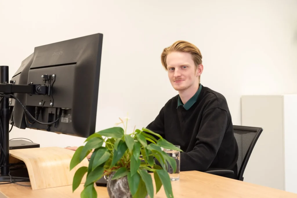 Medewerker aan het werk