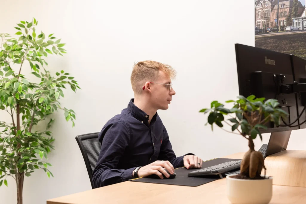 Medewerker aan het werk